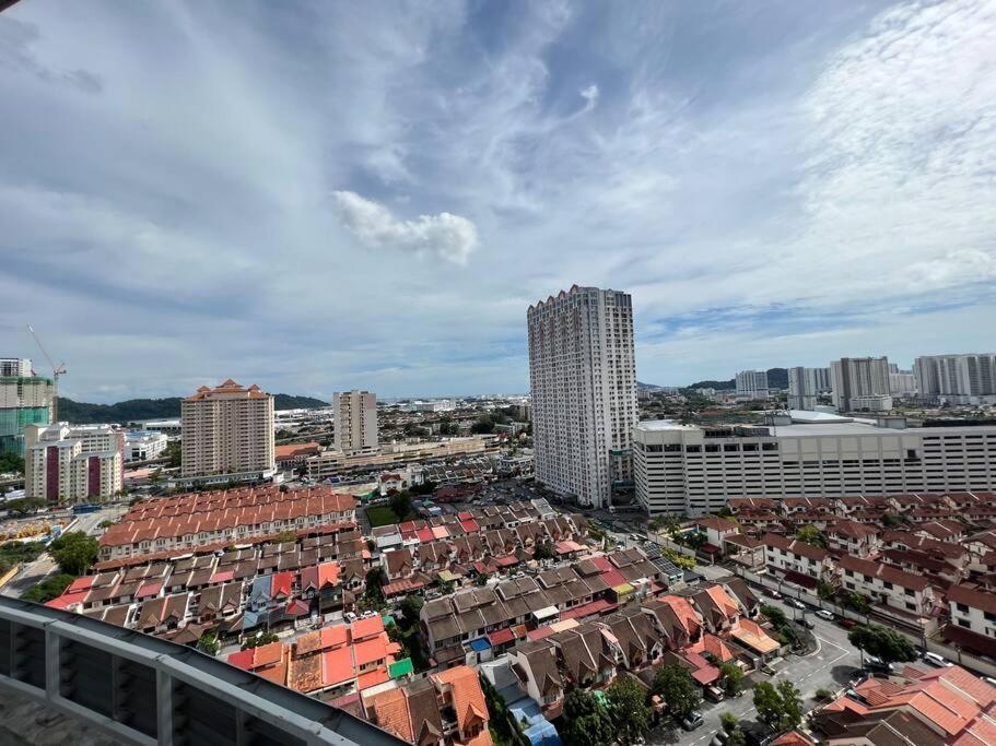 Ferienwohnung New 6Pax Soho Near Usm & Spice Arena & Airport Bayan Lepas Exterior foto